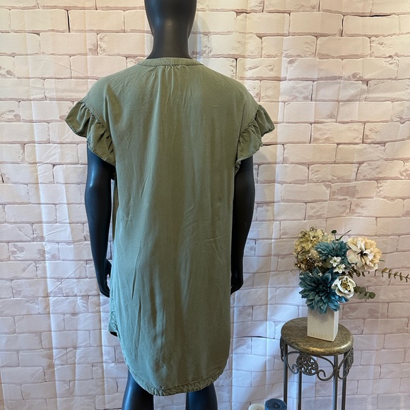 Green Ruffle Sleeve Dress - Picture 2 of 2